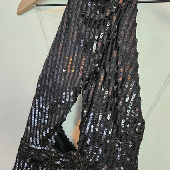 Tiger Mist Sequin Halter Mini Dress S Black Cutout Front Sleeveless Keyhole‎ - Picture 3 of 11